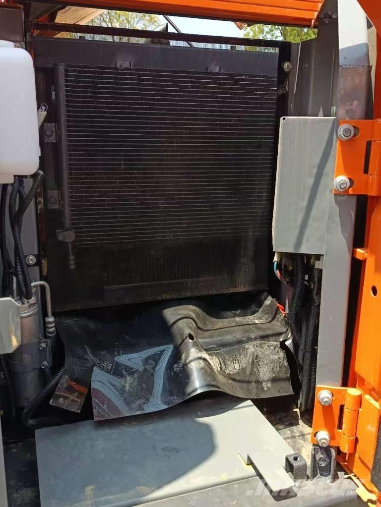 Hitachi ZX 70 حفارات وسط 7 طن - 12 طن