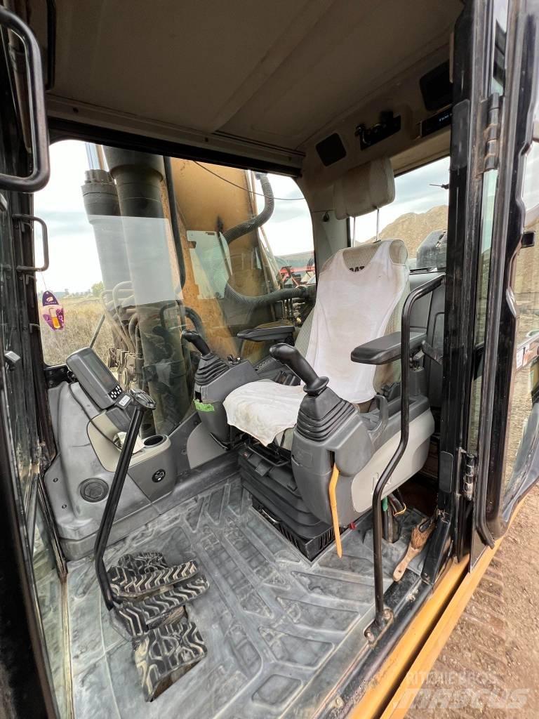 CAT 336 D حفارات زحافة