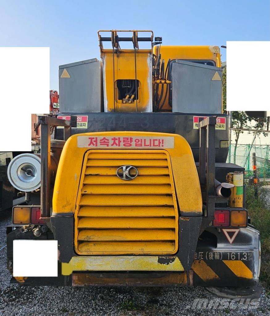 Kato MR 100 رافعات الطرق الوعرة