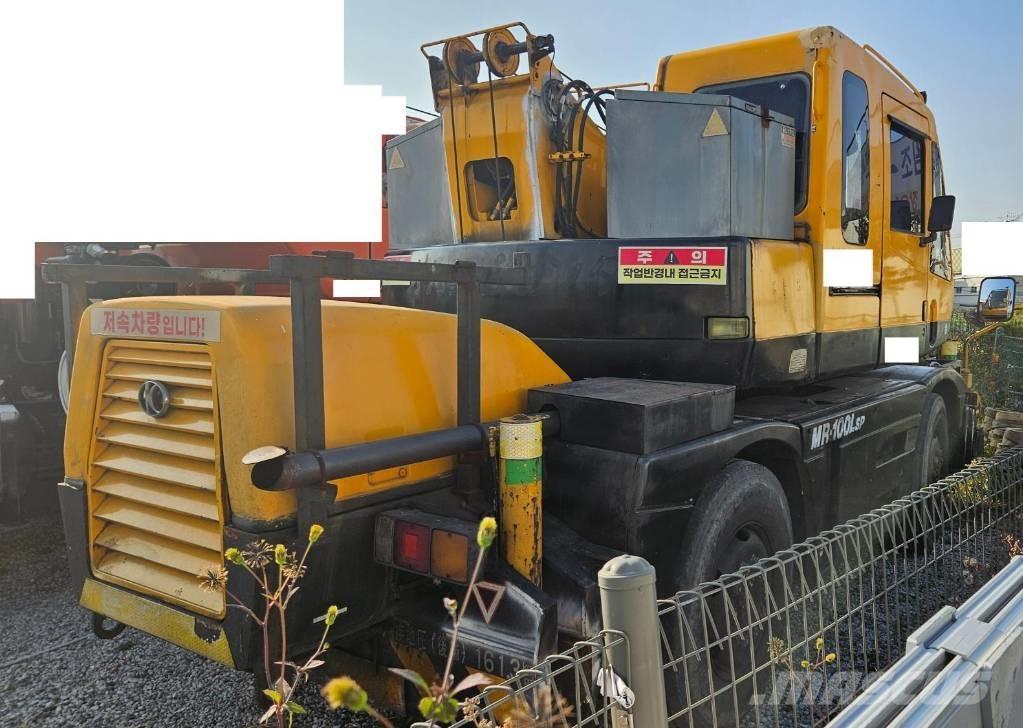 Kato MR 100 رافعات الطرق الوعرة