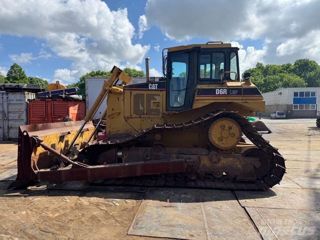 CAT D 6 R LGP بلدوزرات مجنزرة