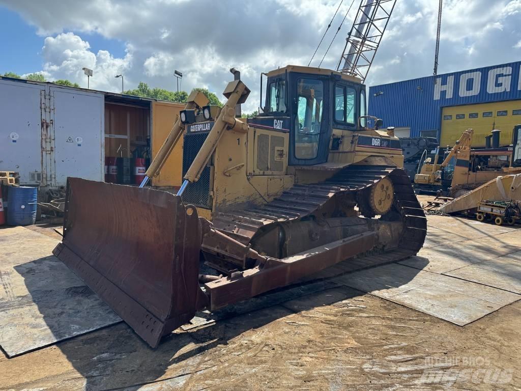 CAT D 6 R LGP بلدوزرات مجنزرة
