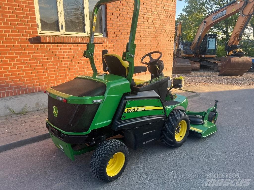 John Deere 1550 ركوب الحشائش