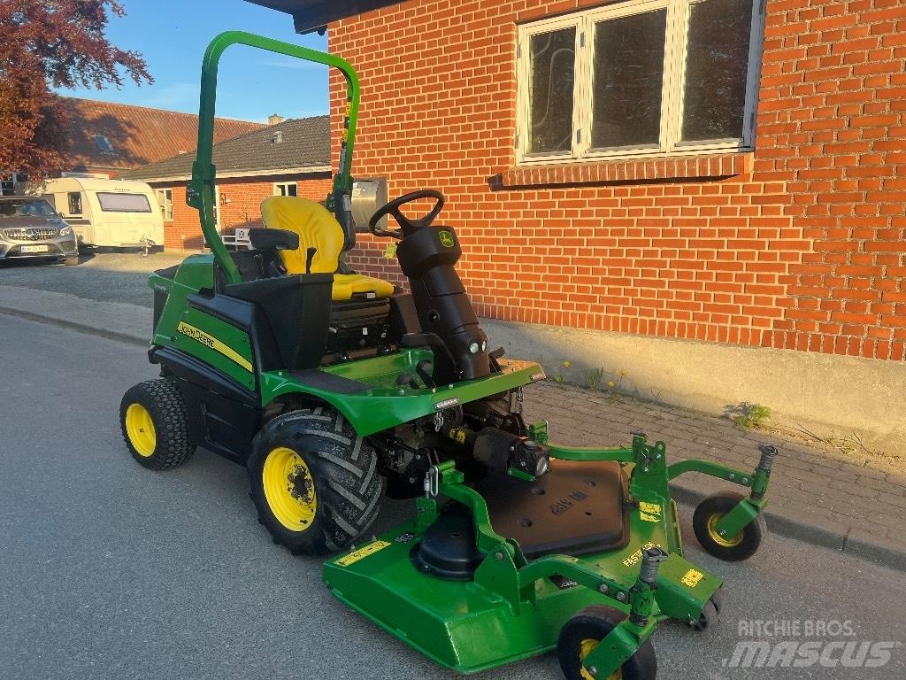 John Deere 1550 ركوب الحشائش