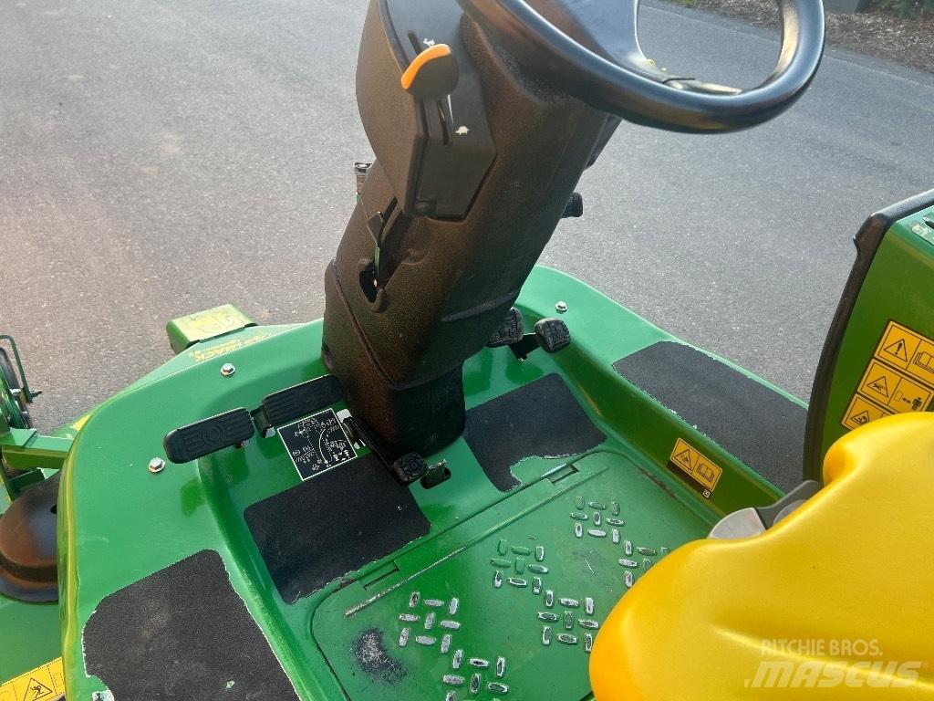John Deere 1550 ركوب الحشائش