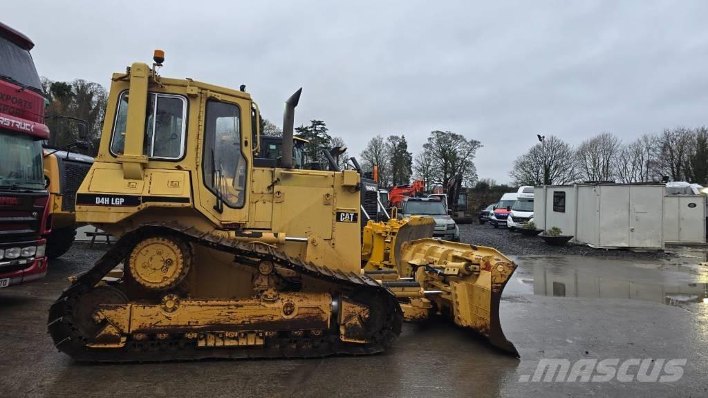 CAT D 4 H LGP بلدوزرات مجنزرة
