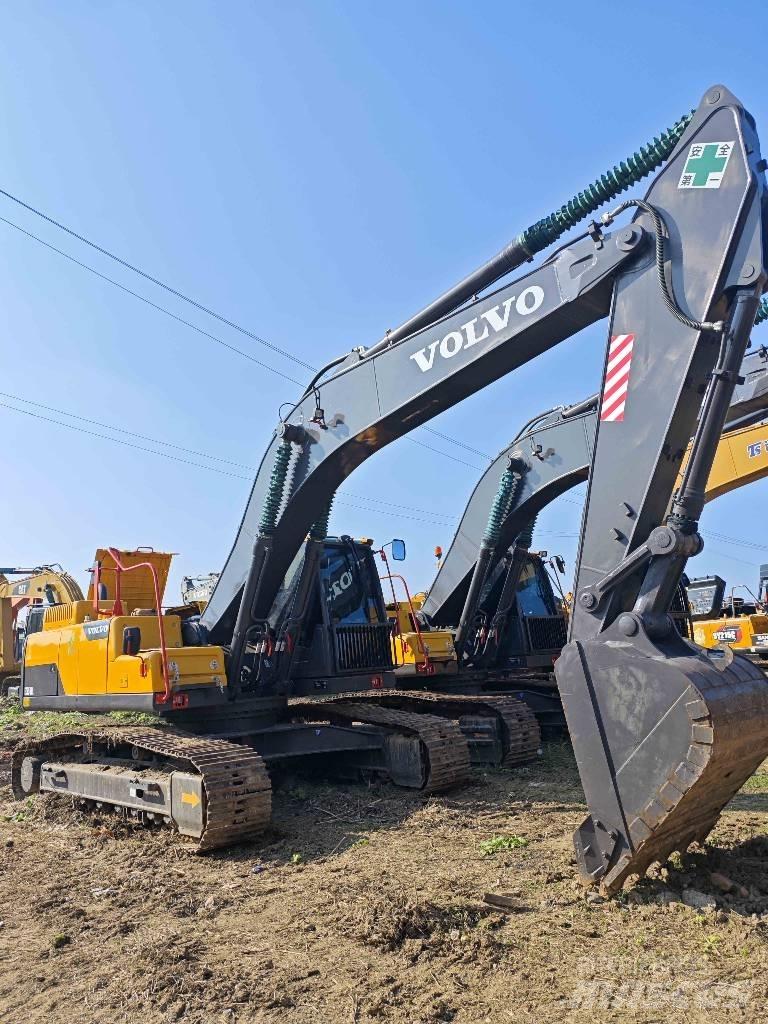 Volvo EC 250 D L حفارات زحافة