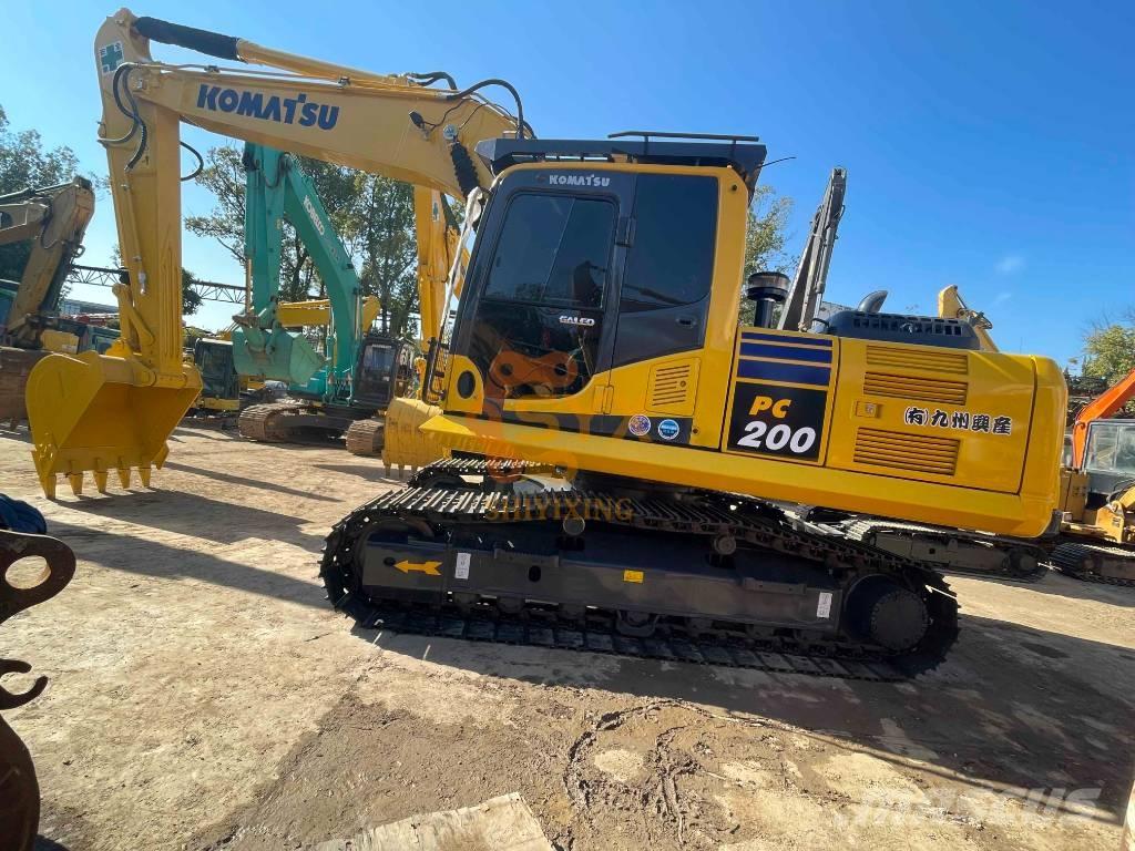 Komatsu PC 200-8 حفارات زحافة