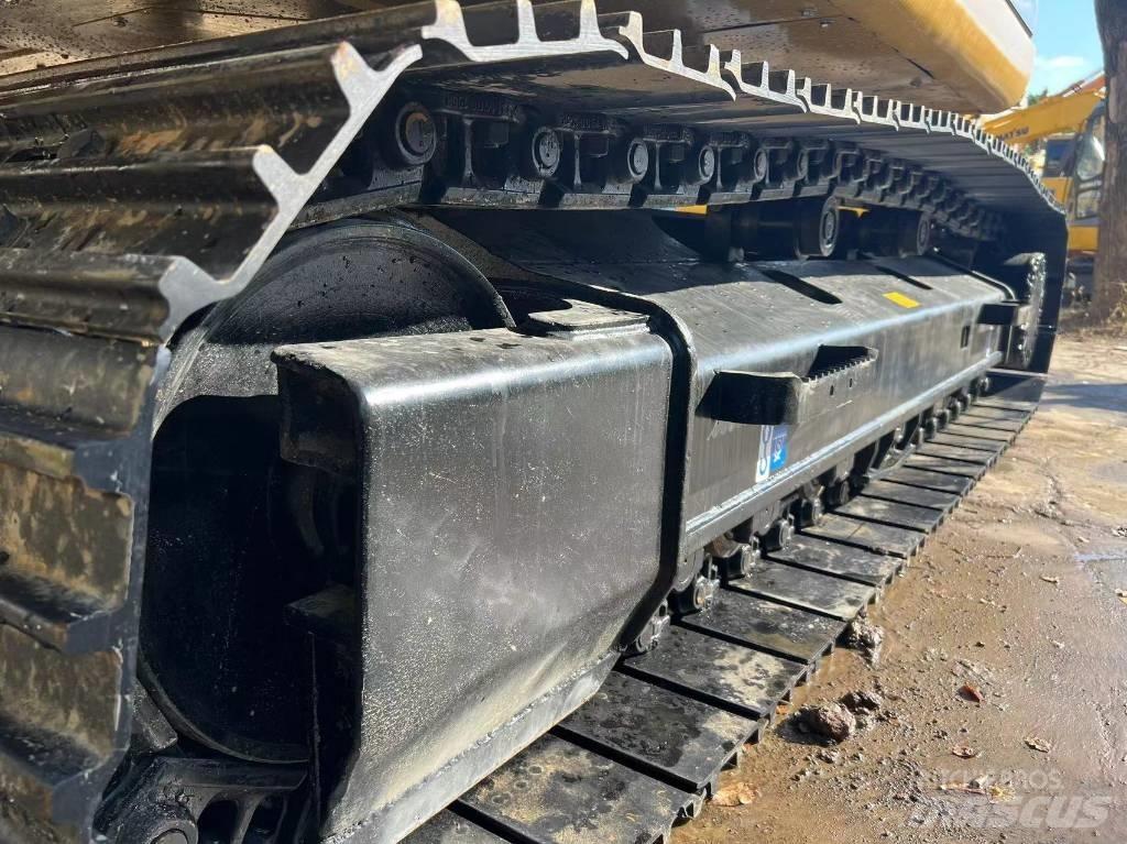 CAT 320 D حفارات زحافة