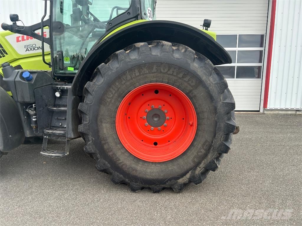 CLAAS Axion 850 الجرارات
