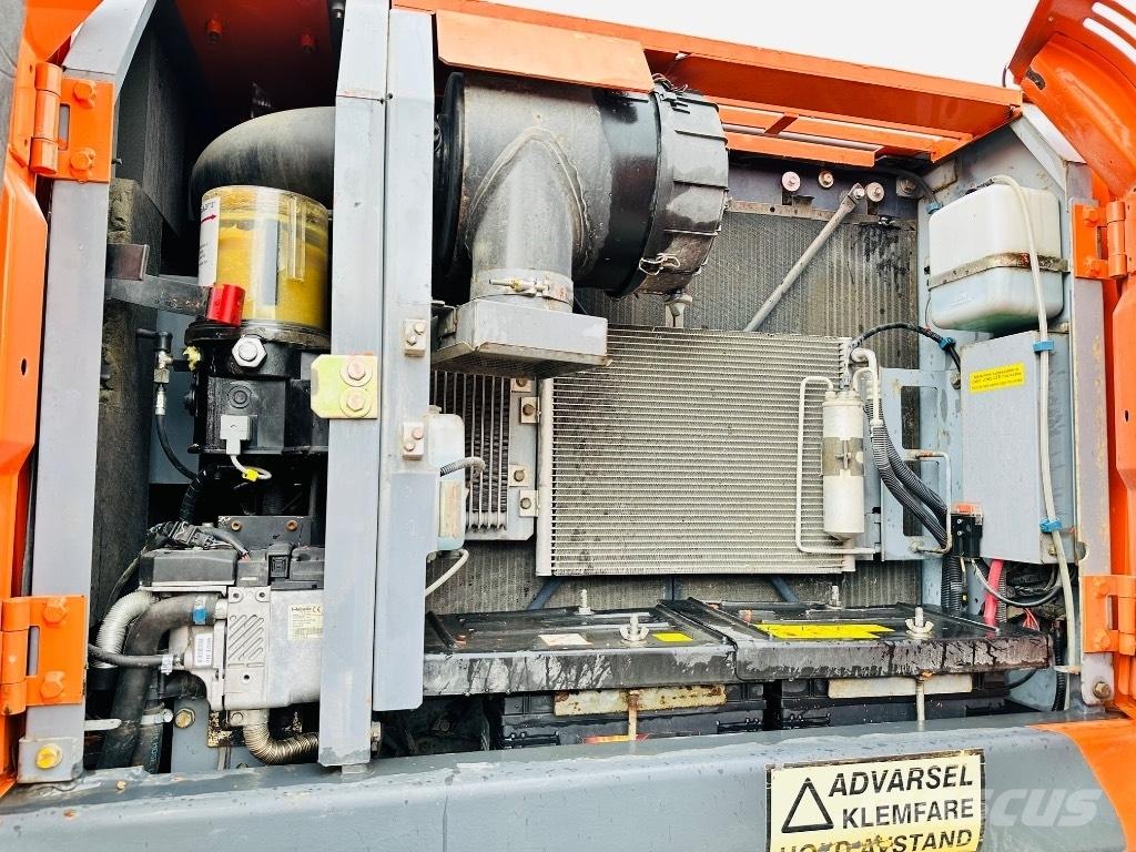 Hitachi Zaxis 170 W حفارات بعجل
