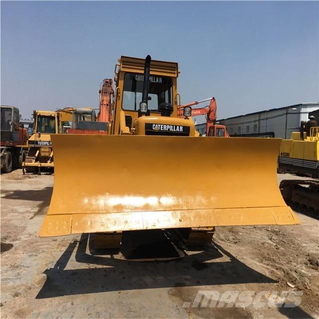 CAT D 6 D بلدوزرات مجنزرة