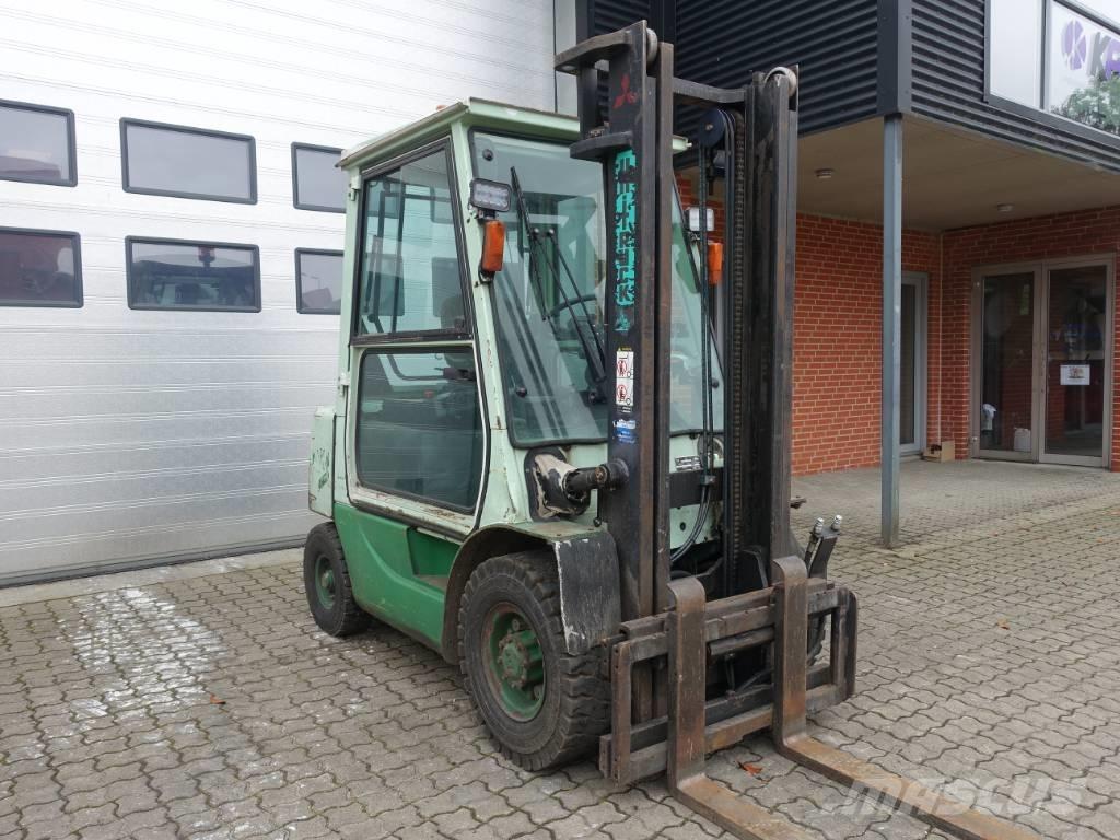 Mitsubishi FD 25 T شاحنات الديزل