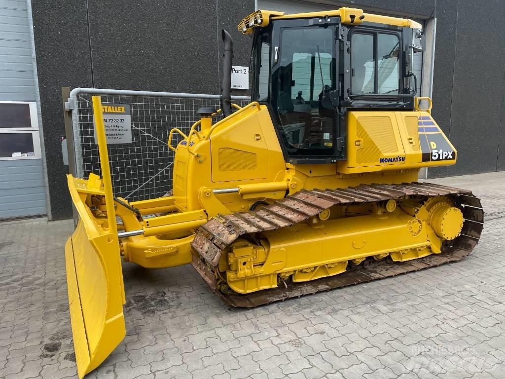 Komatsu D51PX-22 بلدوزرات مجنزرة