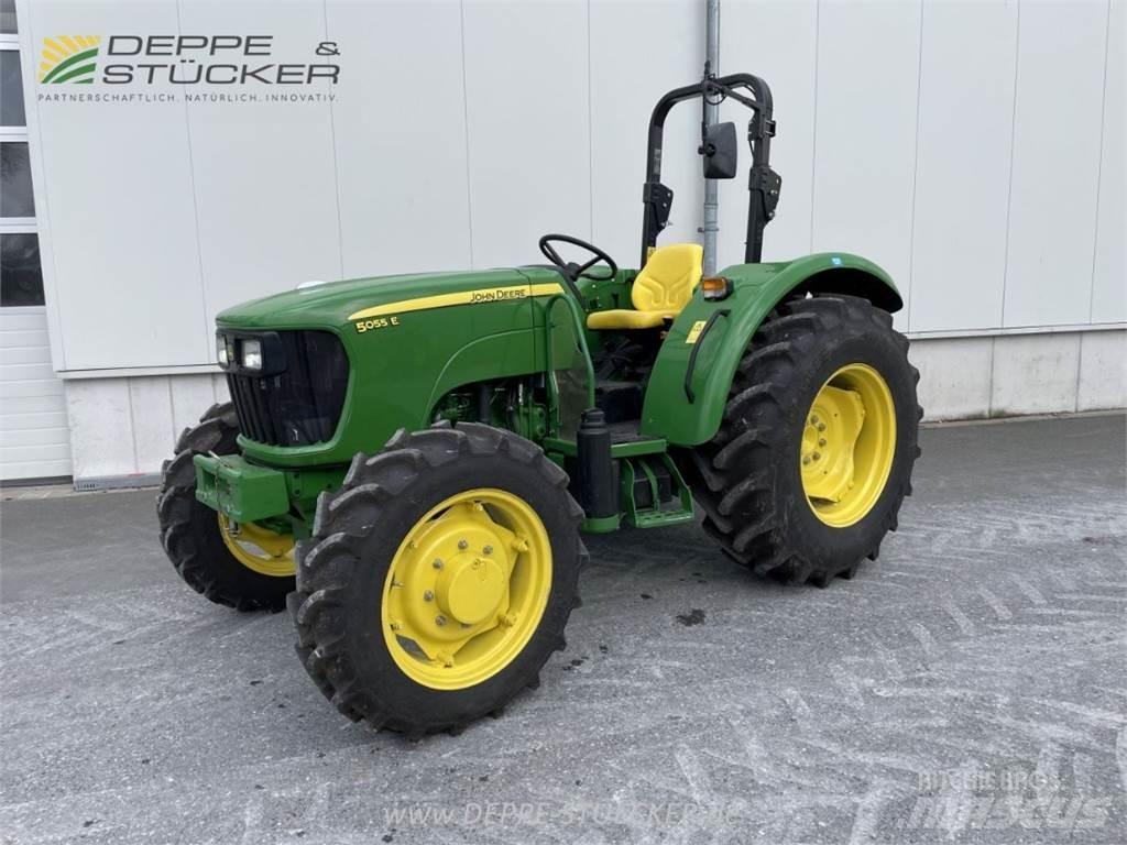 John Deere 5055E الجرارات