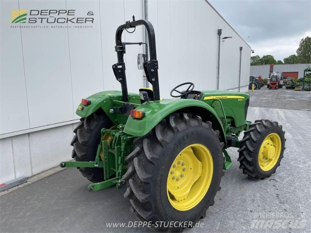 John Deere 5055E الجرارات