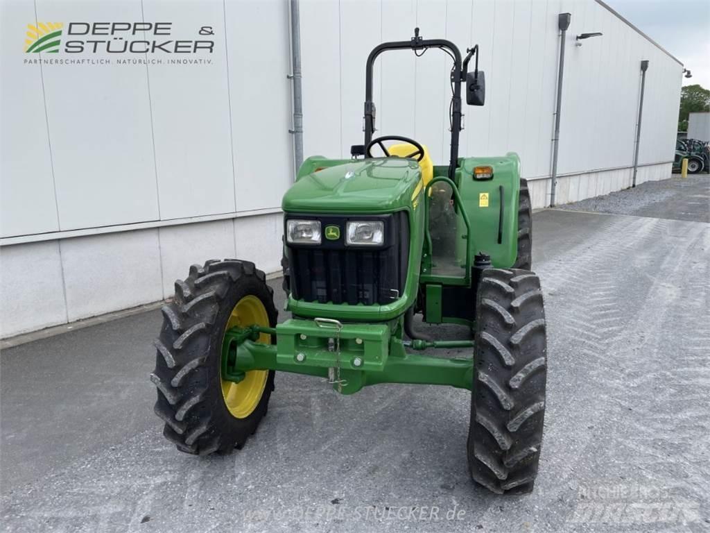 John Deere 5055E الجرارات