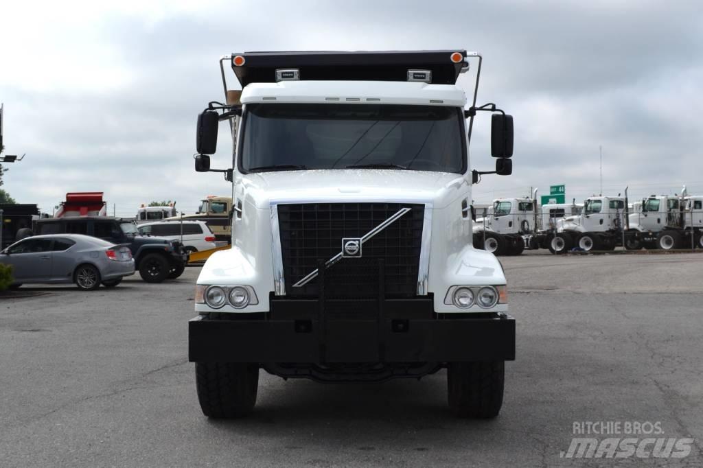 Volvo VHD 64 شاحنات قلابة