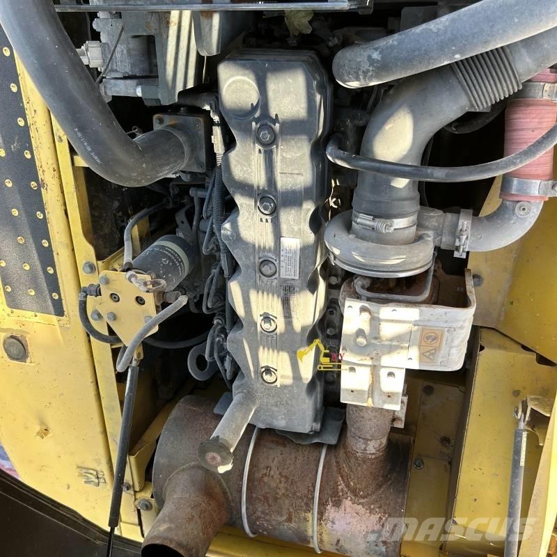 Komatsu PC 200-8 حفارات زحافة