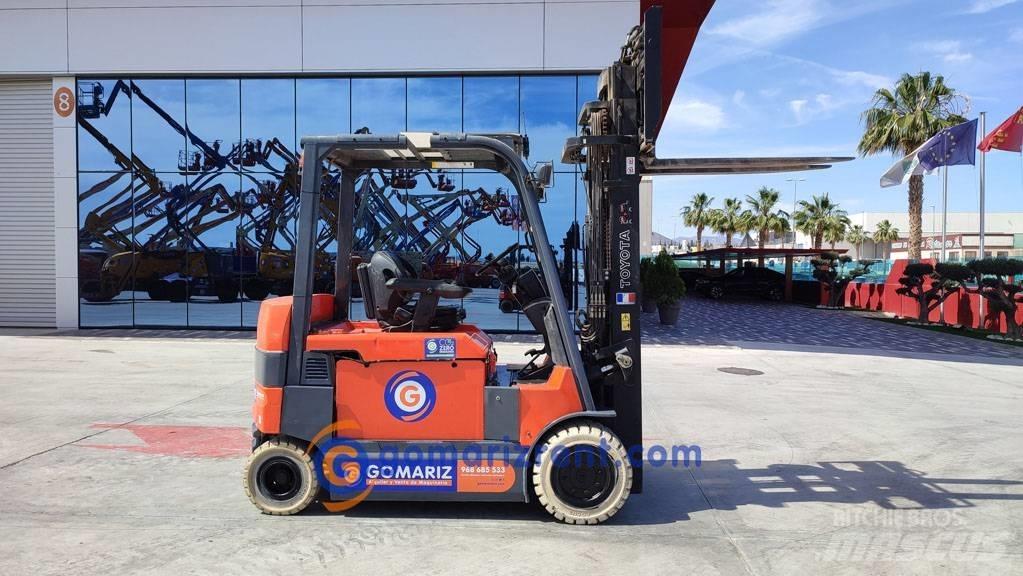 Toyota 7 FBM 30 شاحنات ذات رافعات شوكية تعمل بالكهرباء