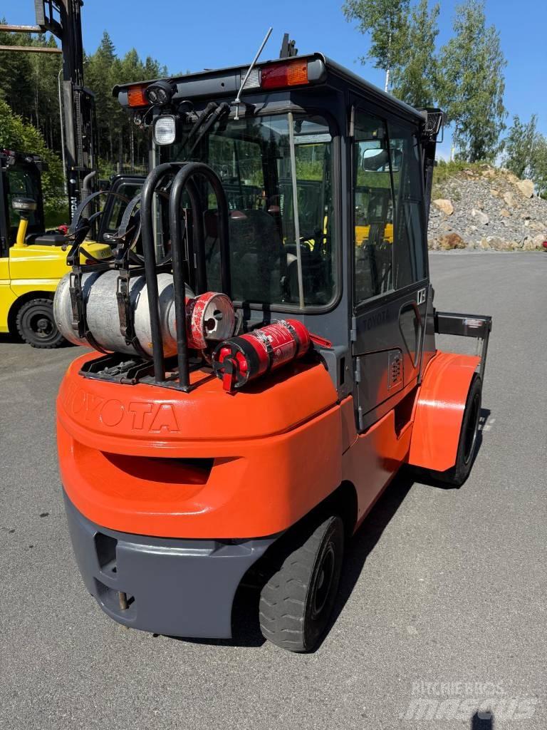 Toyota 02-7 FGF 30 شاحنات LPG