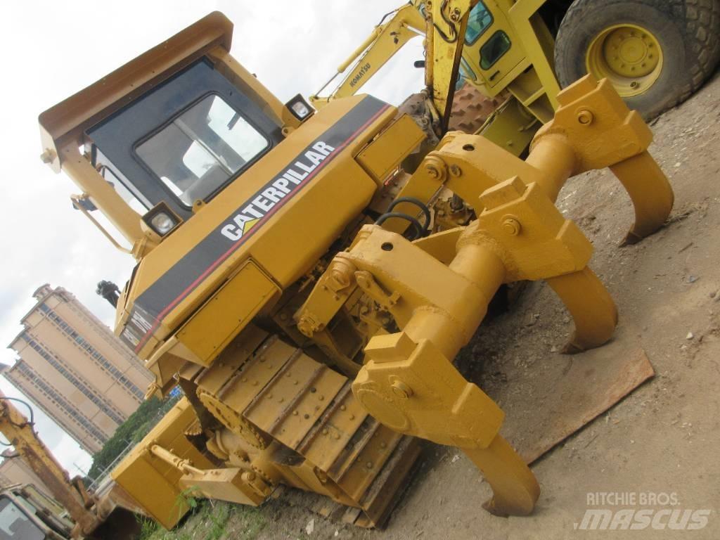 CAT D 7 H بلدوزرات مجنزرة