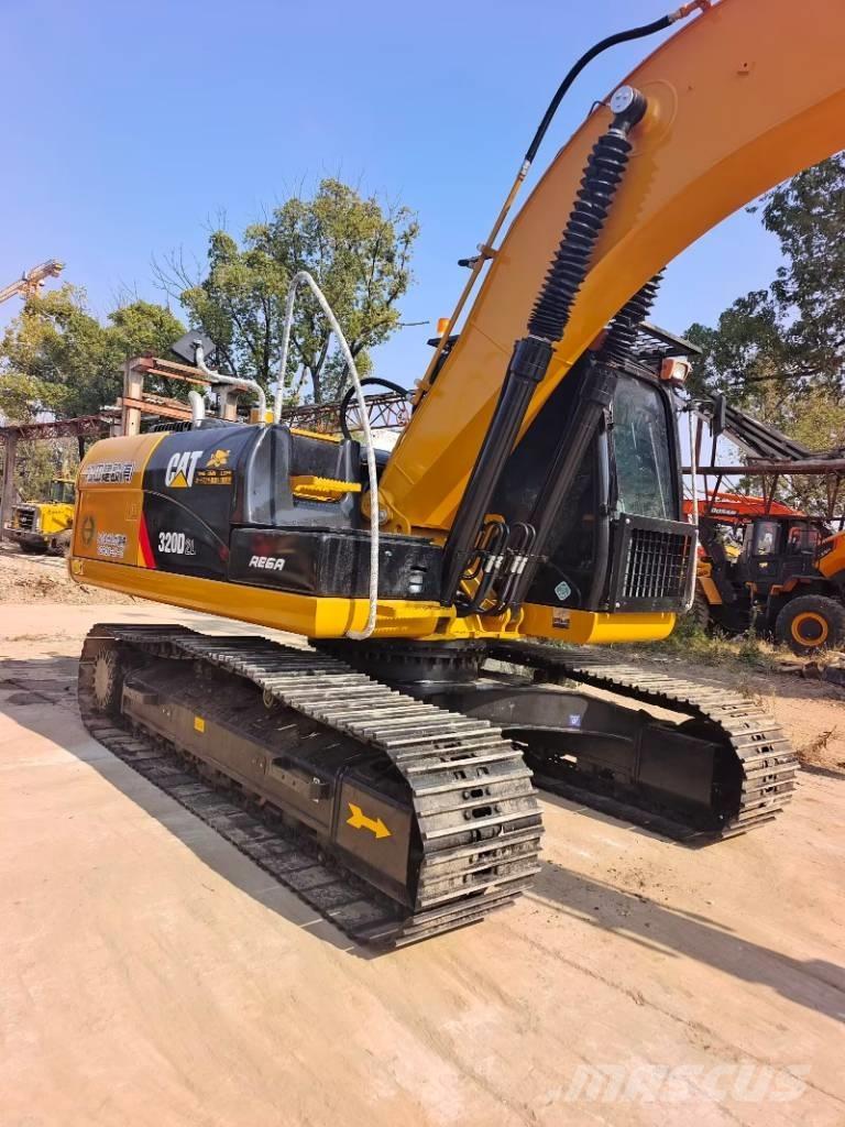 CAT 320 D2L حفارات زحافة