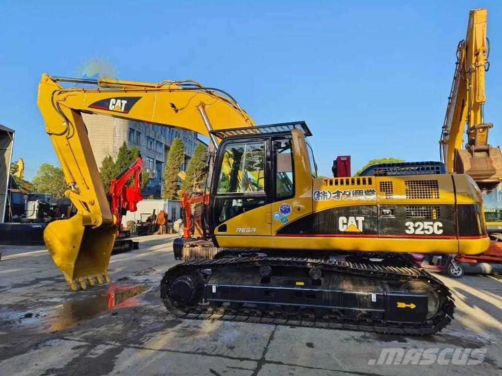 CAT 325 C حفارات زحافة