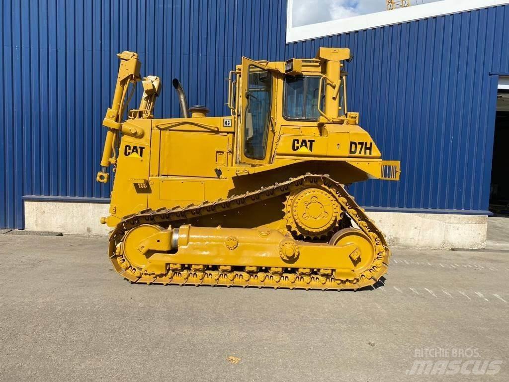 CAT D 7 H بلدوزرات مجنزرة