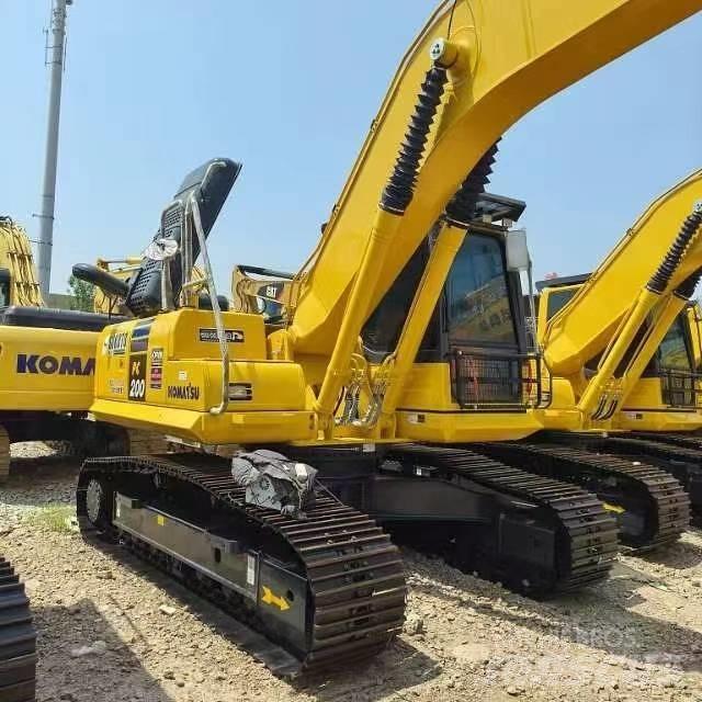 Komatsu PC 200-8 حفارات وسط 7 طن - 12 طن