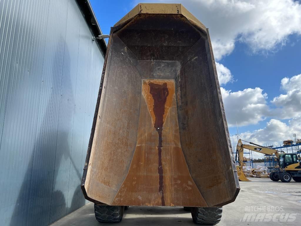 CAT 735B ساحبات مفصلية