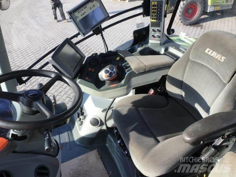 CLAAS AXION 920 الجرارات