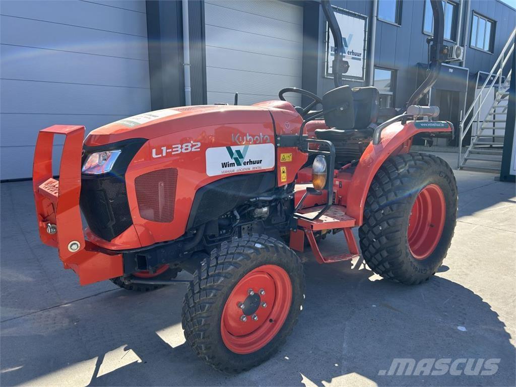 Kubota L1-382 (5283) جرارات مدمجة