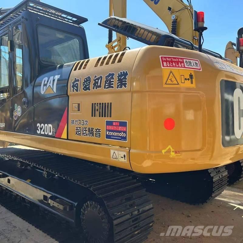CAT 320 D حفارات زحافة