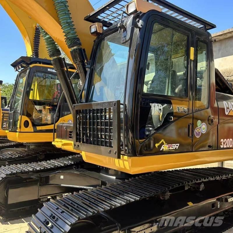 CAT 320 D حفارات زحافة