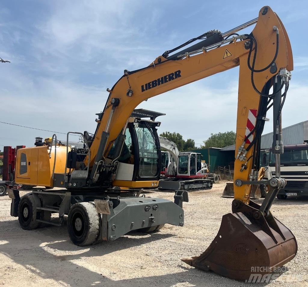 Liebherr A 916 حفارات بعجل