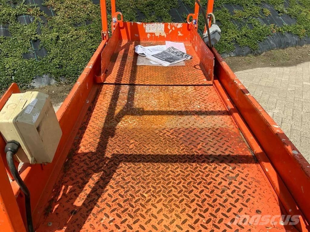 SkyJack SJ III 3219 رافعات مقصية الشكل