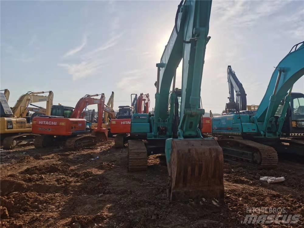 Kobelco SK200-8 حفارات زحافة