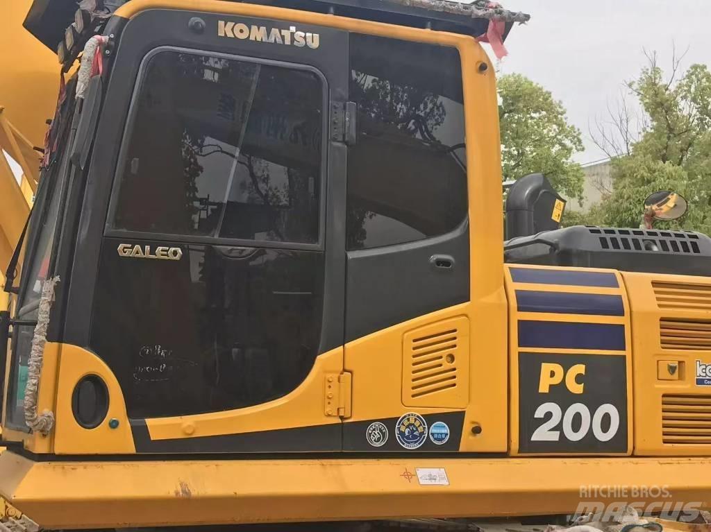 Komatsu PC 200-8 حفارات زحافة