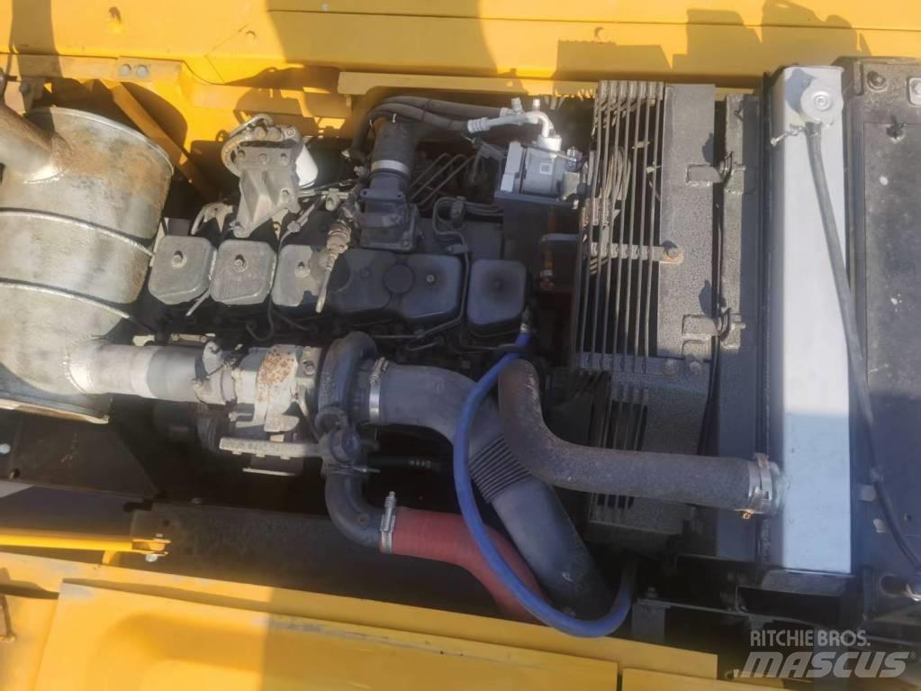 Komatsu PC 220-8 حفارات زحافة