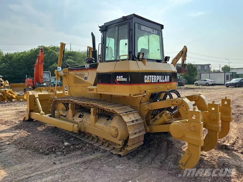 CAT D 6 G بلدوزرات مجنزرة