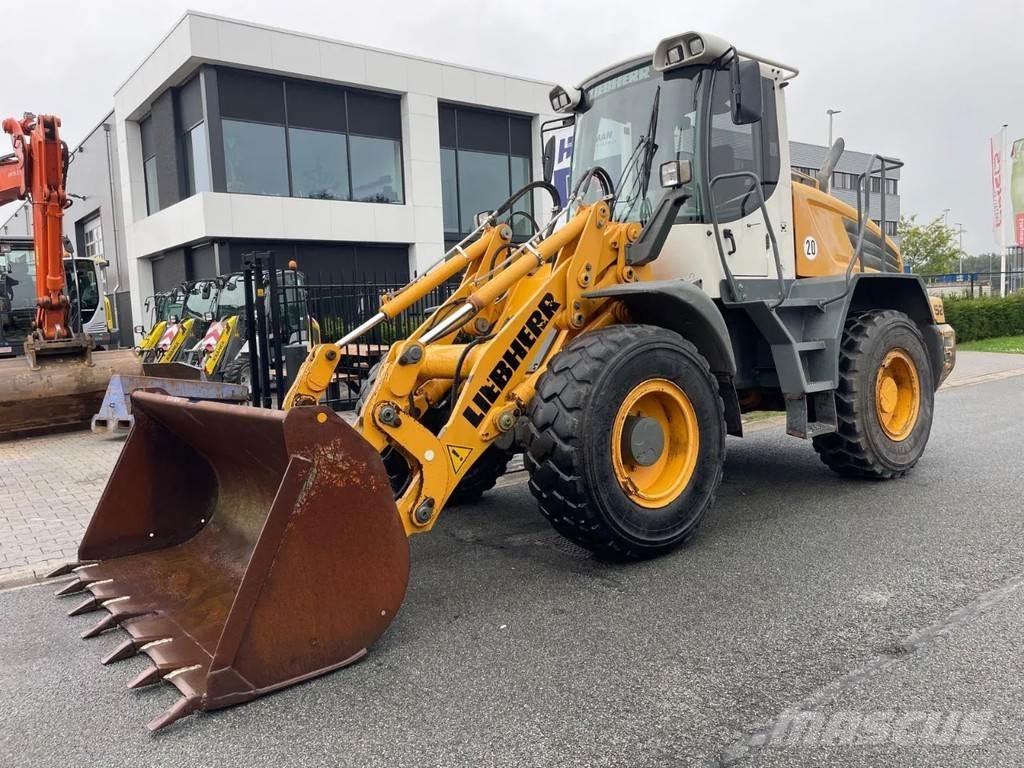 Liebherr L524 لوادر بعجل