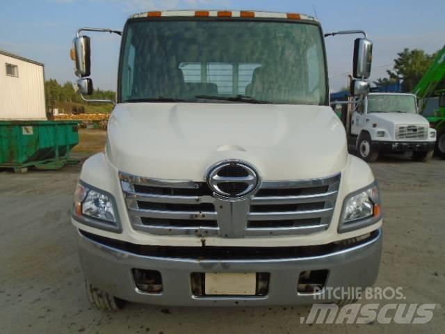 Hino 185 شاحنات مسطحة/مفصلية الجوانب