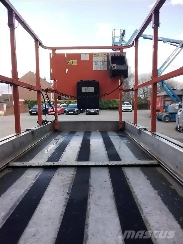 JLG 2646 ES رافعات مقصية الشكل