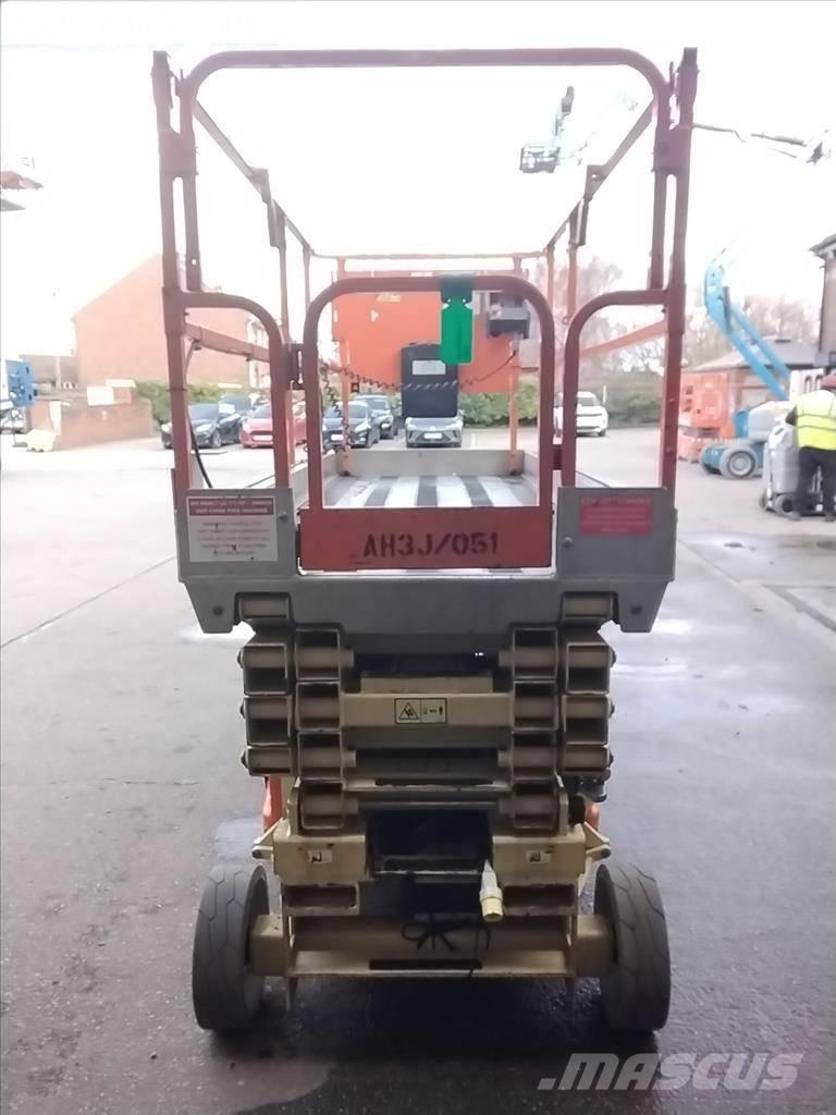 JLG 2646 ES رافعات مقصية الشكل