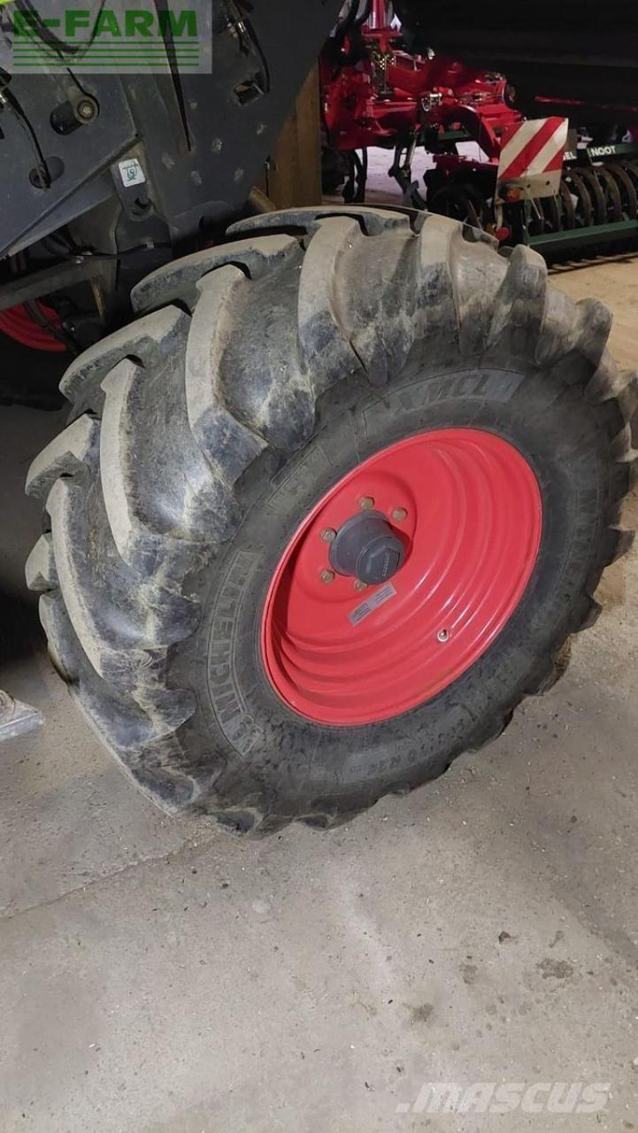 CLAAS tucano 430 حصادات