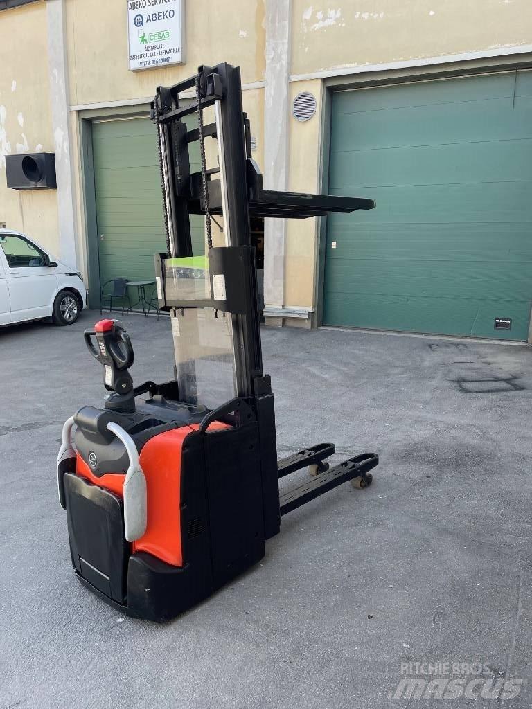BT SPE 200 D معدات التكديس الجوالة