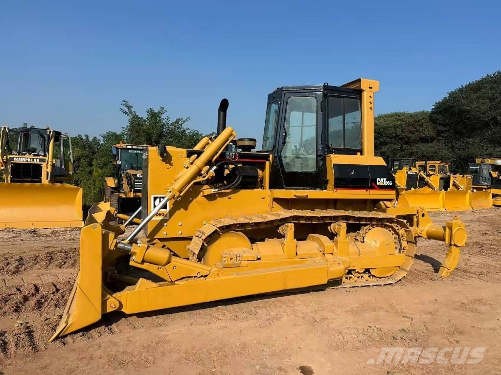 CAT D 6 G بلدوزرات مجنزرة