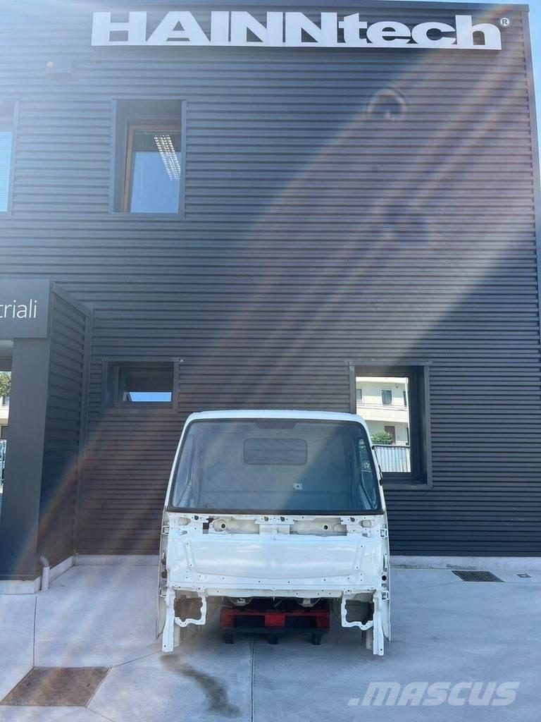 Mitsubishi S MODEL كابينة والداخلية