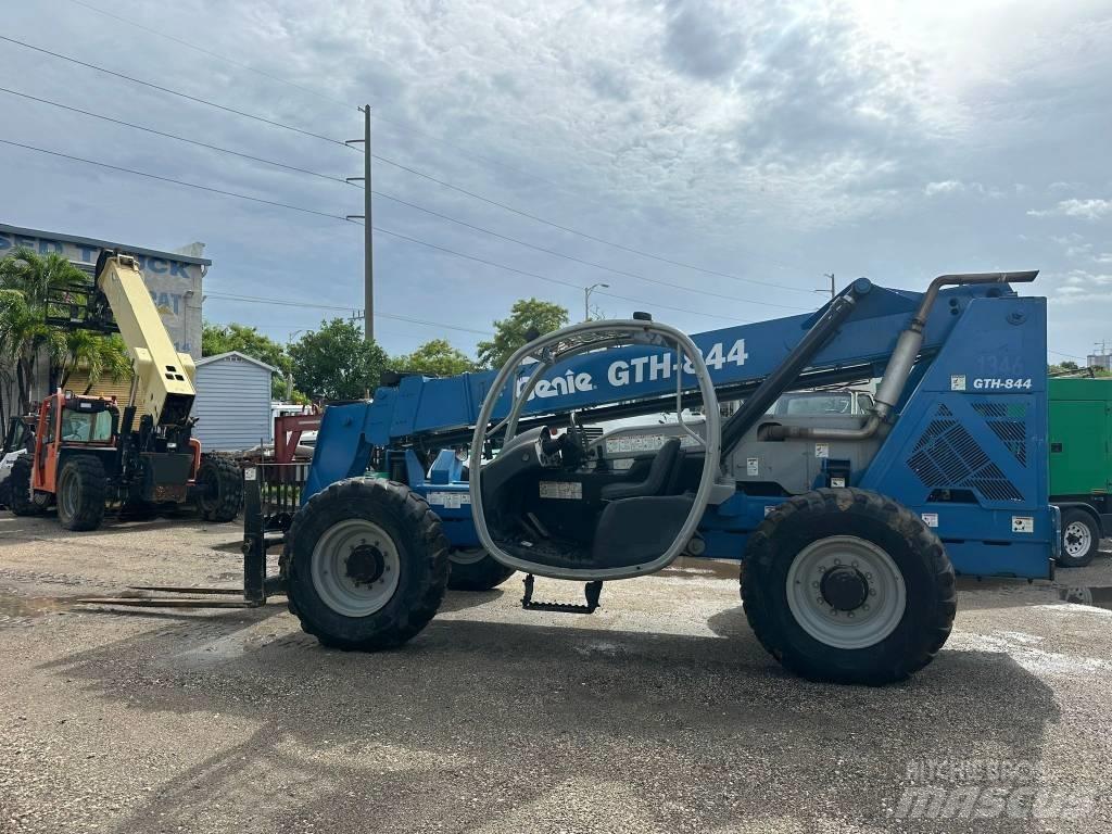 Genie GTH 844 مناولات متداخلة